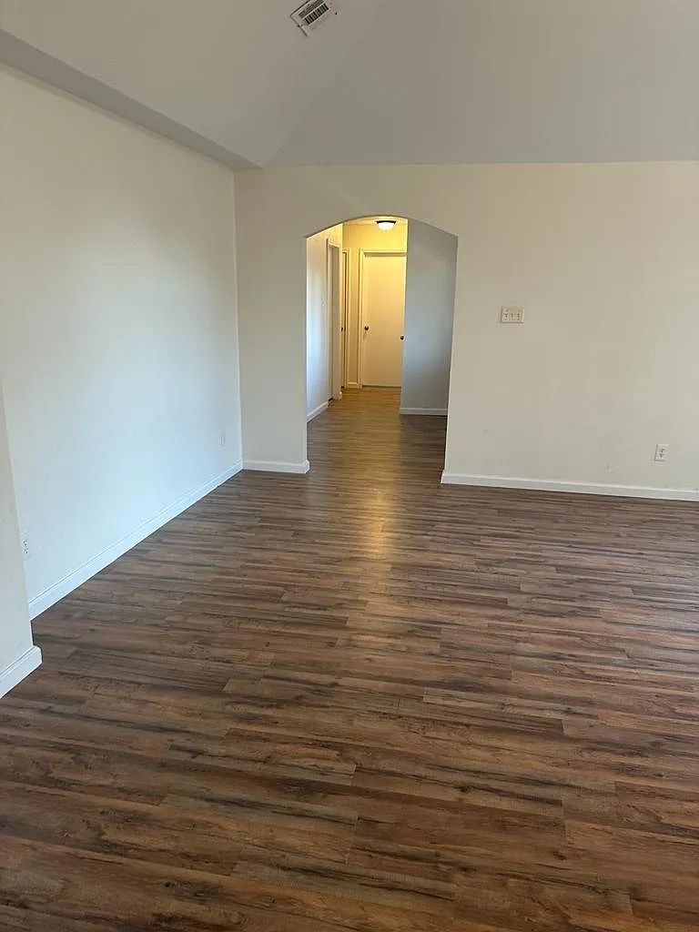 3 bed, 1660 sqft, $2,095 — Photo 3