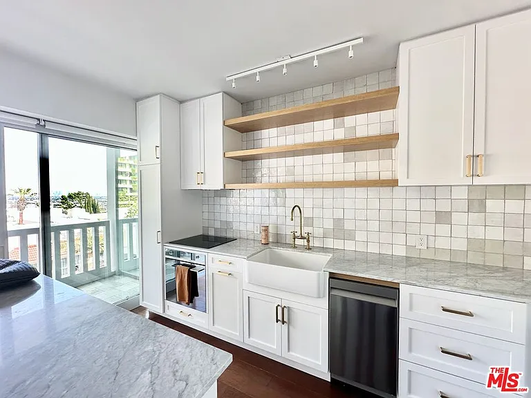 999 N Doheny Dr #406 — Photo 3