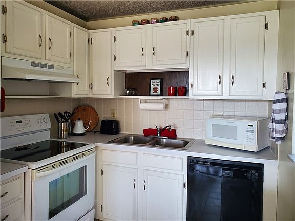 5th image of 104 Royal Oak Dr APT 205