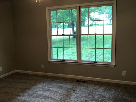 3rd image of 280 Tulip Dr