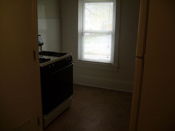 3rd image of 310 W 8th St