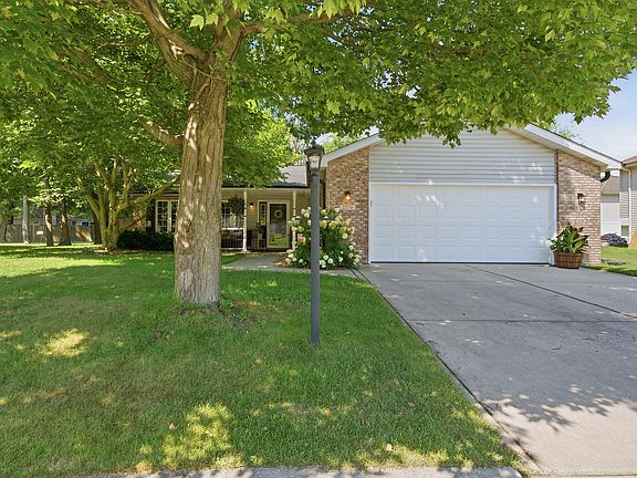 3rd image of 2770 Tulip Ln