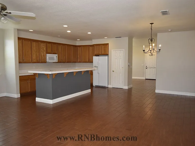 133 Marinette Ct — Photo 6