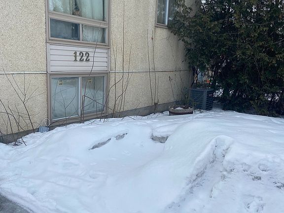 2nd image of 122 Rothesay Dr