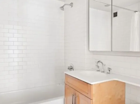 516 West 47th Street image 5 of 11