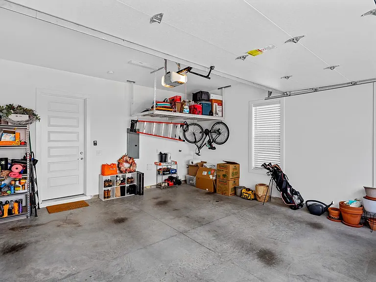 527 Vernon Cir — Photo 17