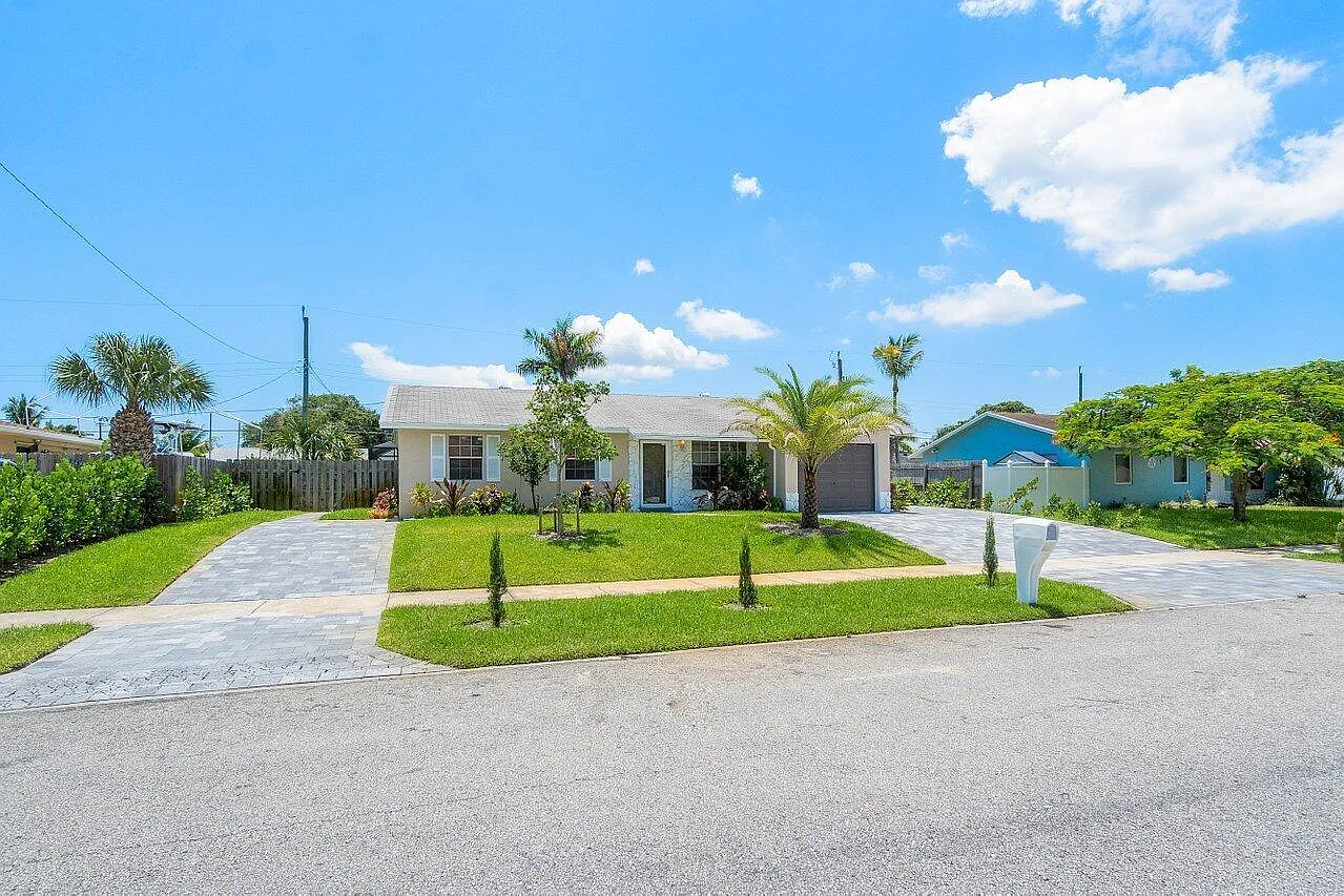 3 bed, 2.0 bath, 1746 sqft, $4,990 — Photo 1