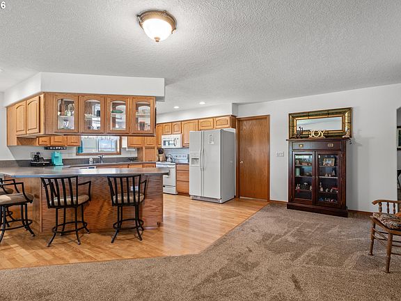 5th image of 1020 SW 19th Ct