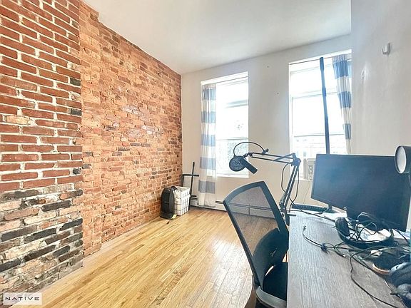 2nd image of 617 Bainbridge St Floor 3