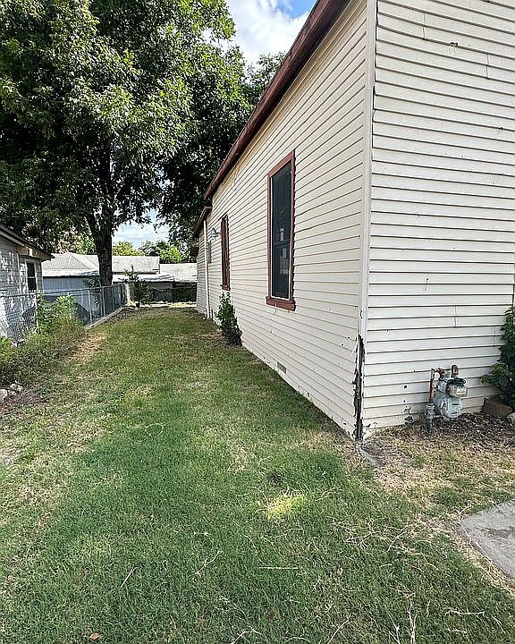 1st image of 407 Burleson #407