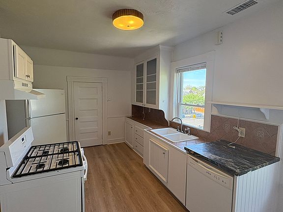 4th image of 105 America St #3