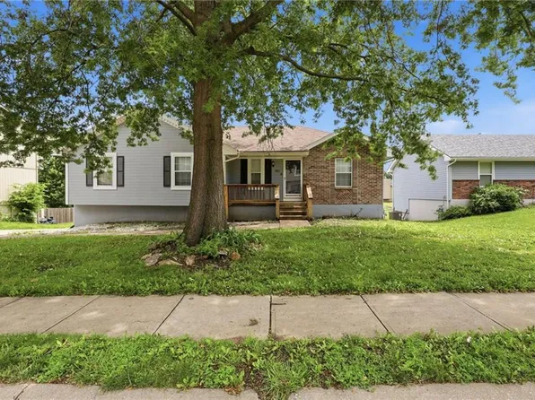 901 SW Foxtail Dr, Grain Valley, MO 64029