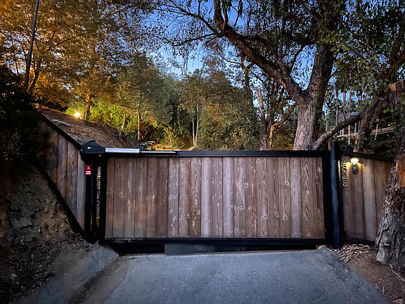 4th image of 2828 Laurel Canyon Pl