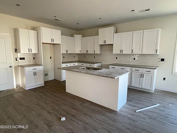 4th image of 380 Leach Creek Drive