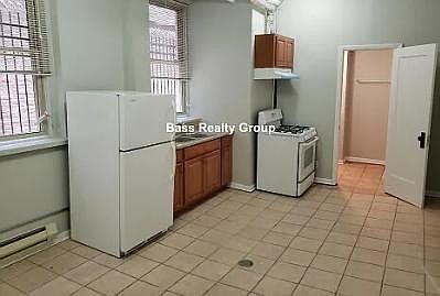 2nd image of 1369 W Greenleaf Ave #G5-a