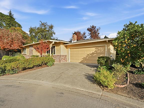 4th image of 220 Cedar Circle