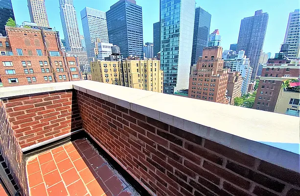 Rented by Manhattan Realty Group | media 11