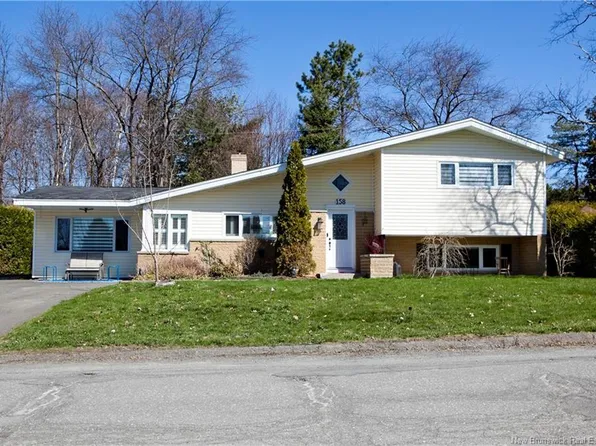 158 Saint James St, Woodstock, NB E7M 2T7