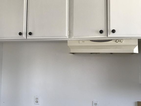 3rd image of 4159 W 136th St