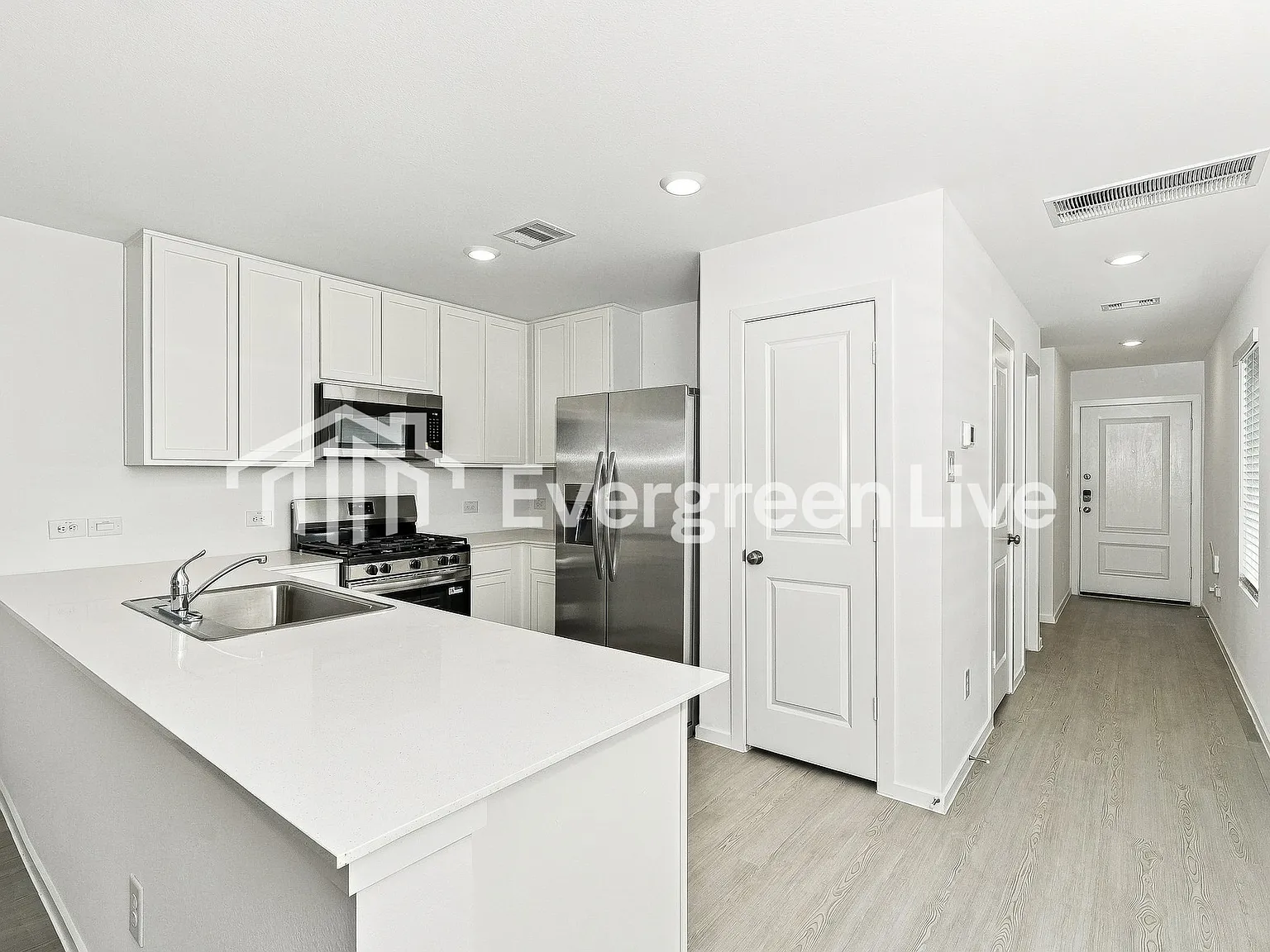 4 bed, 2.5 bath, 1535 sqft, $1,705 — Photo 3