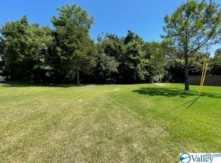 902 Whispering Pines Trl SW, Decatur, AL 35603