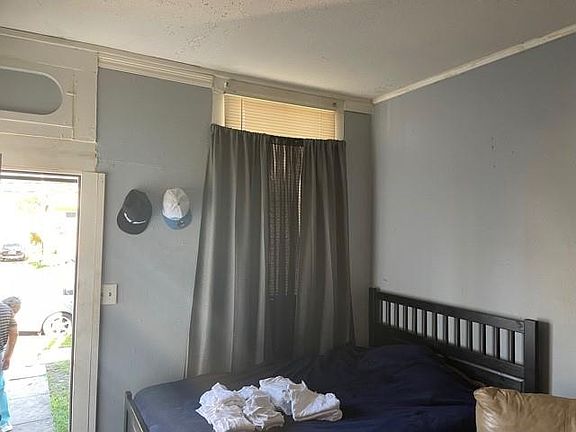 5th image of 804-06 Whitney Ave