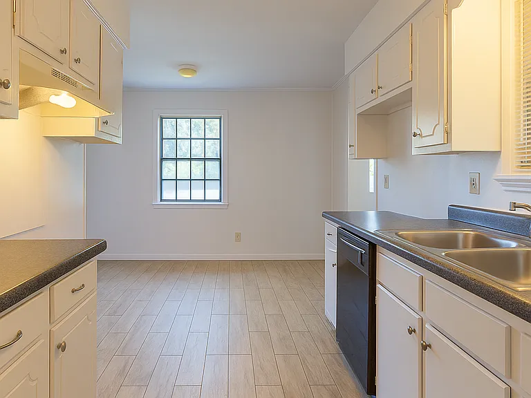 1539 Eason Ave — Photo 23