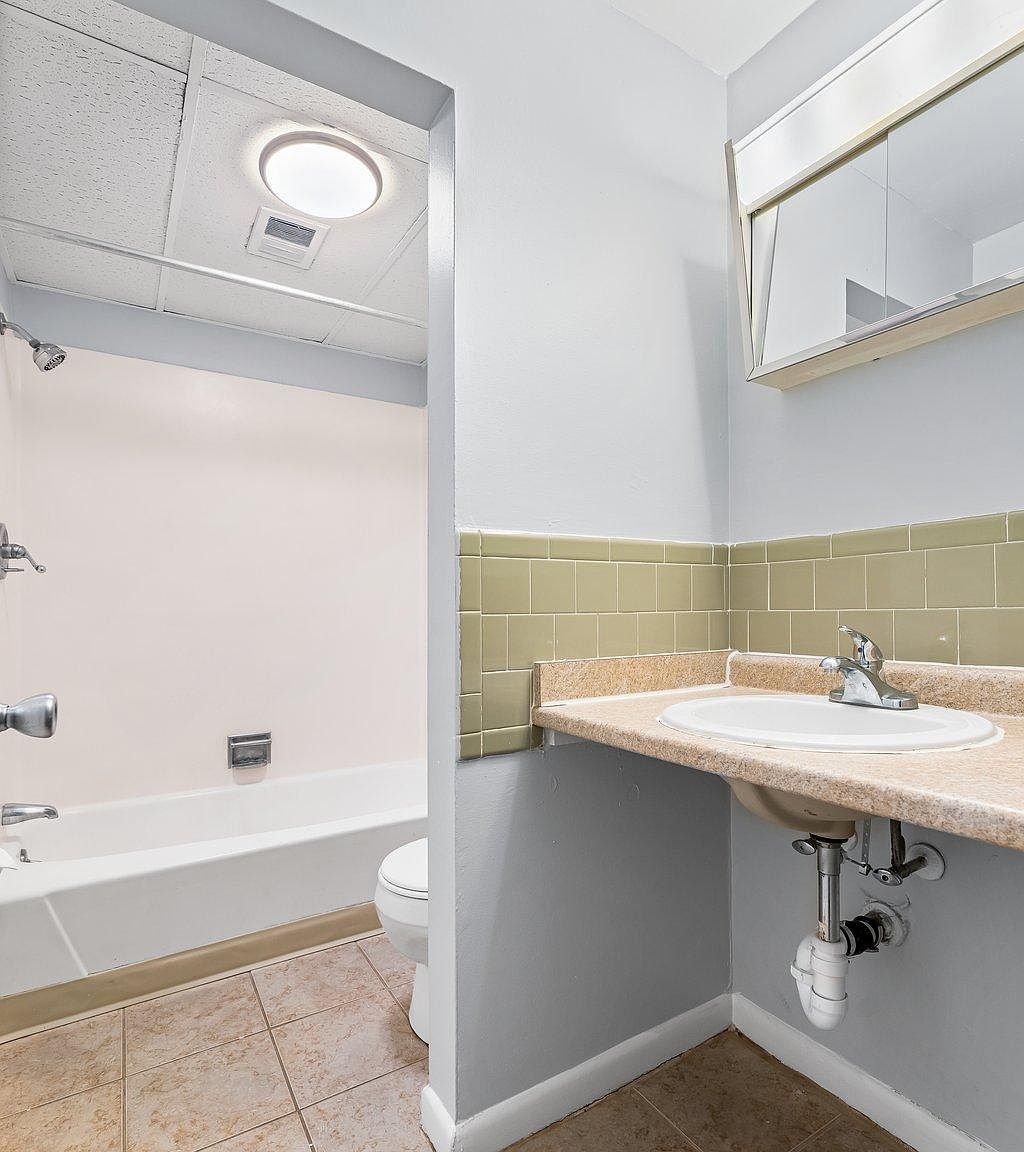 94750 Dyer Ave, Cranston, RI 02910 Zillow