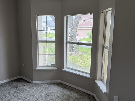 3rd image of 255 Lobelia Dr