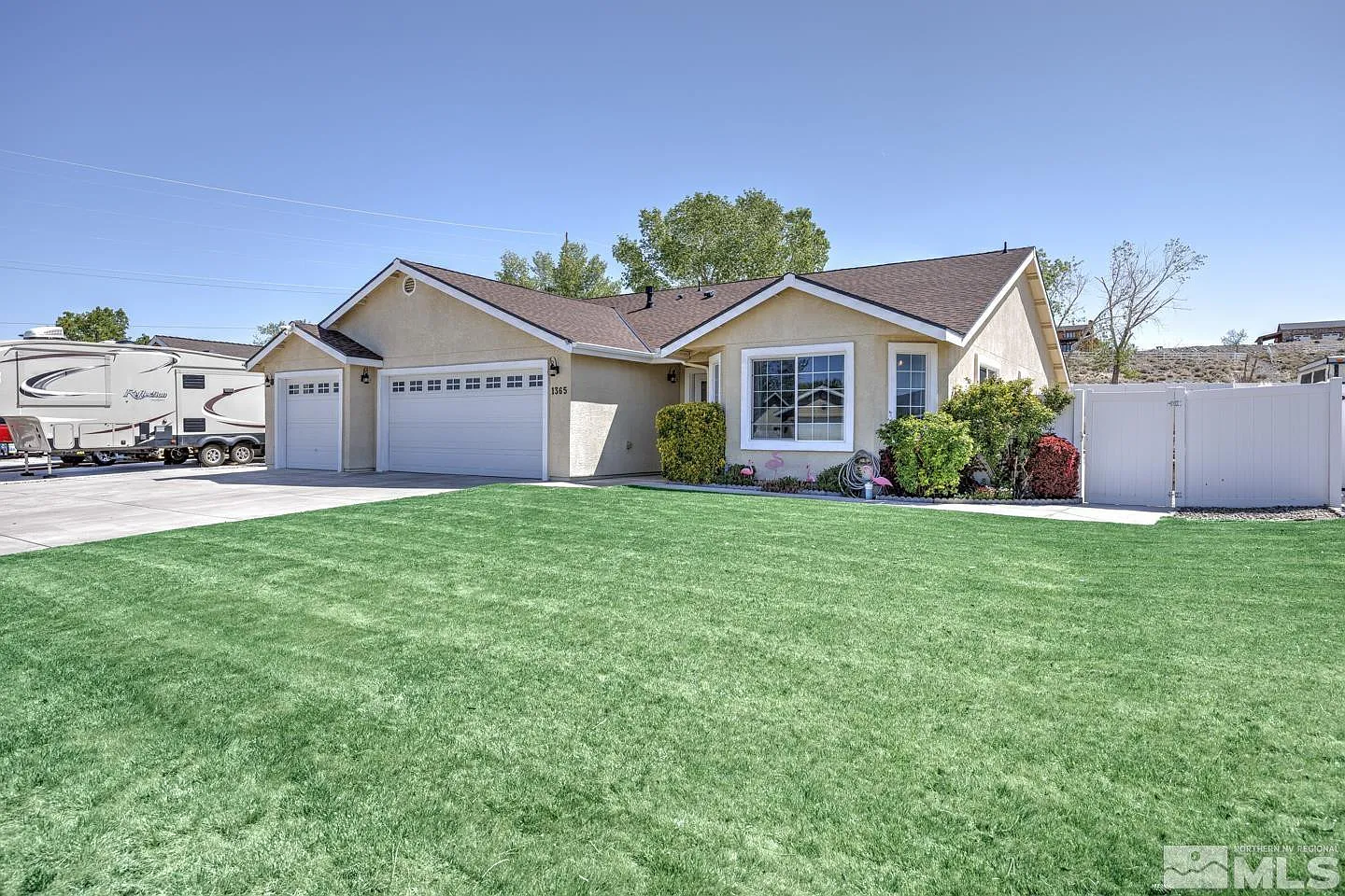 1365 White Bluffs Cir photo 1