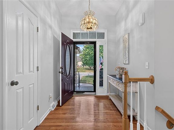 5th image of 1915 Meadowlark Dr