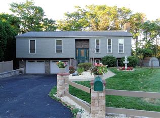 1092 McAllister Dr, New Kensington, PA 15068