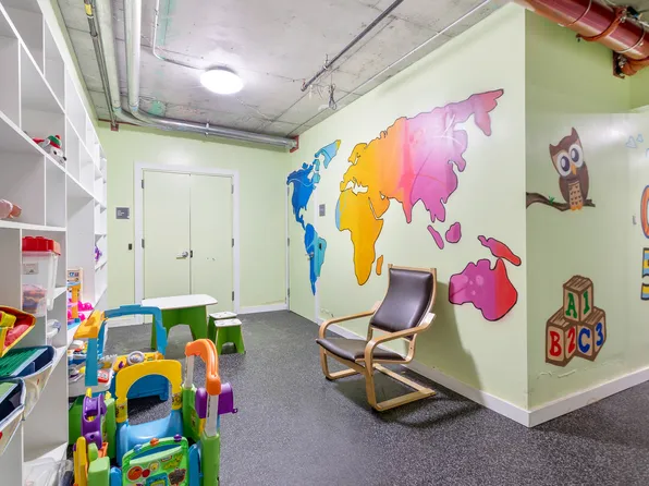 3707 Blackstone Avenue image 31 of 35