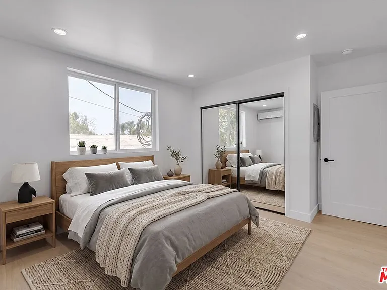 6913 Encino Ave #1/2 — Photo 46