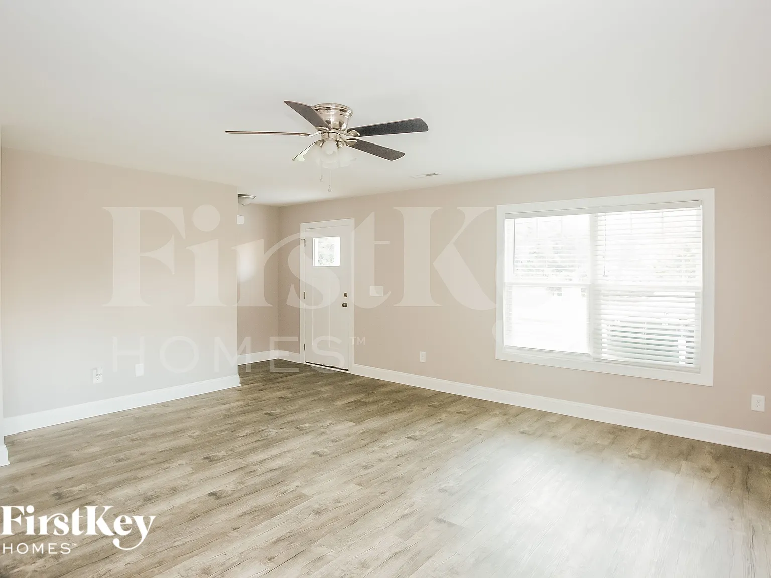 3 bed, 2.5 bath, 1290 sqft, $2,100 — Photo 4