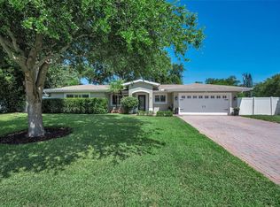 1732 Golf View Dr, Belleair, FL 33756