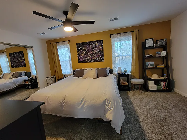 Primary bedroom 19"0" x 10'10"