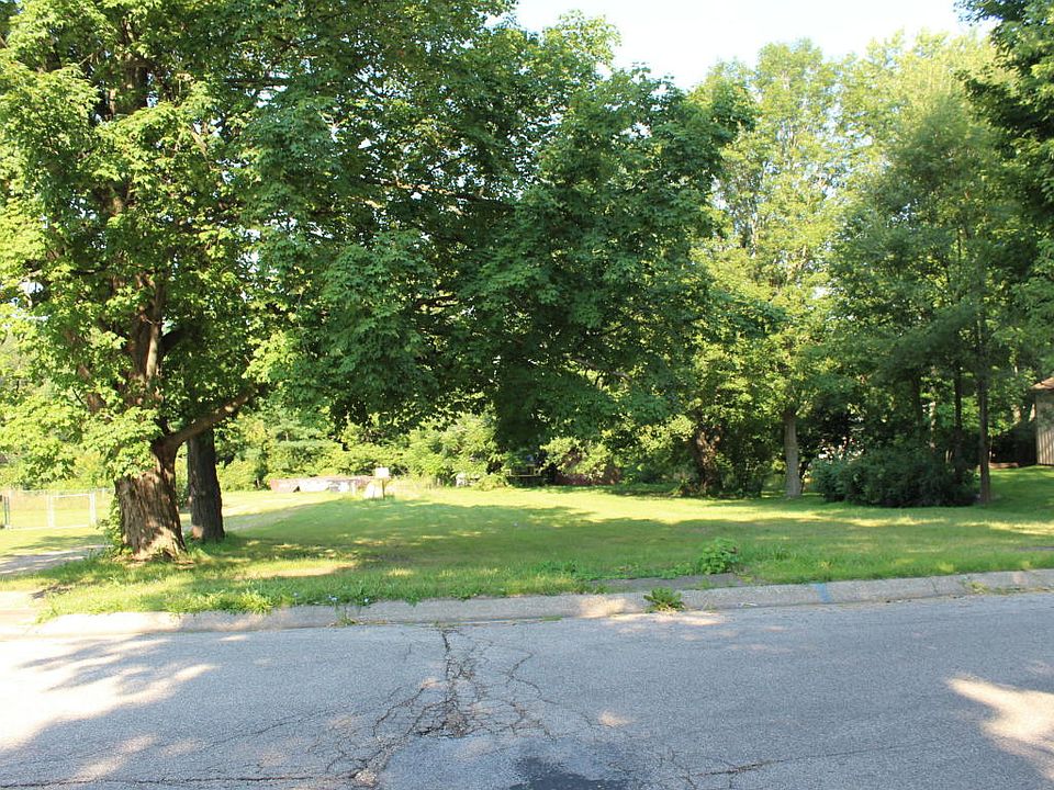 2nd image of 608 S Oak St