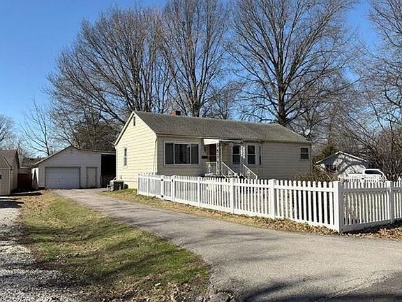 3rd image of 5117 Lakeview Dr