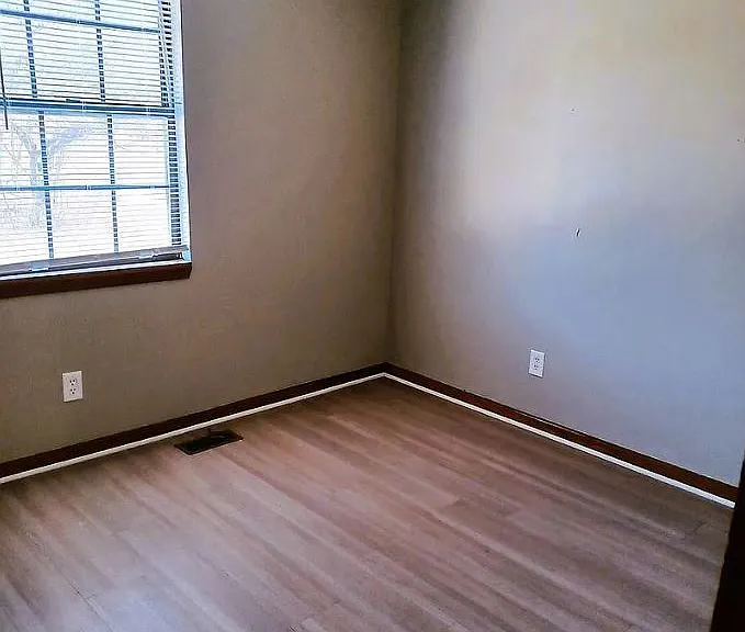 7000 Ewing Ave — Photo 6