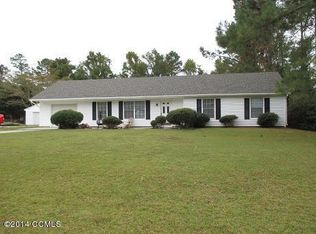 121 Riverside Dr, Beaufort, NC 28516