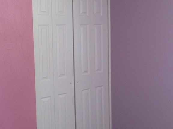 4th image of 932 Adelphi Rd