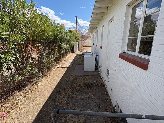 backyard with washer and dryer