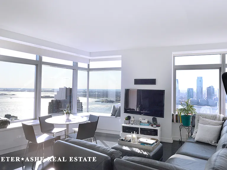 123 Washington St #42A — Photo 2