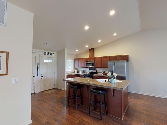4th image of 231 Kuchenski Dr