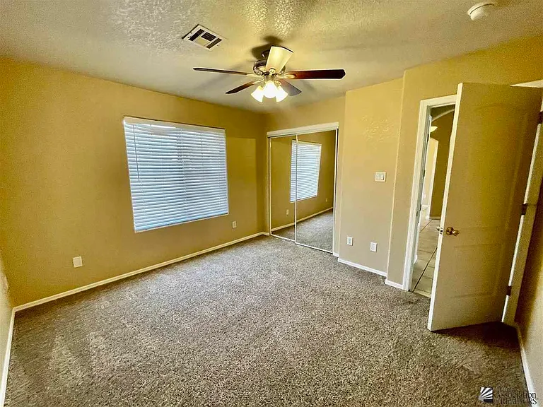 2330 W 22nd Pl — Photo 17