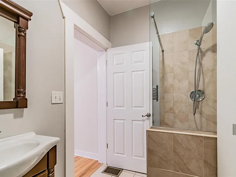 317 W Jean St — Photo 35