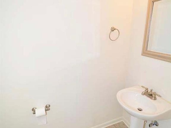 4th image of 317 Lansinger Ln APT C