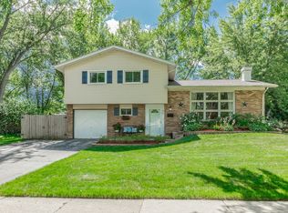 1027 E Williams Dr, Palatine, IL 60074