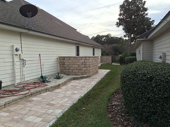 RIGHT SIDE OF THE HOUSE